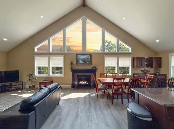 Locust Lodge #2 | 18 Beds, Sleeps 28, HotTub, Pool - Image 4