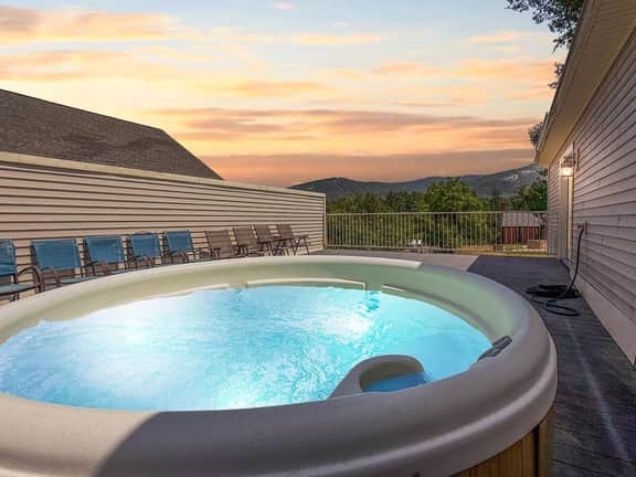 Locust Lodge #3 | 18 Beds, Sleeps 28, HotTub, Pool - Image 4