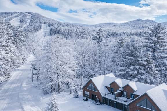Luxe Mountain Home | River, Cranmore, Hot Tub - Image 4