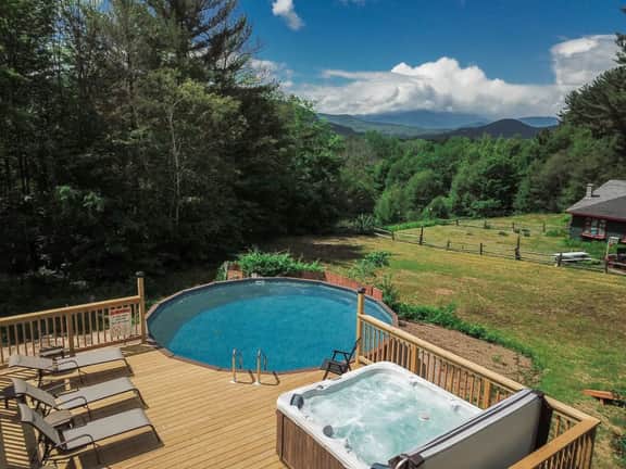 North Conway Getaway | Hot Tub, Pool & Sleeps 25! - Image 2