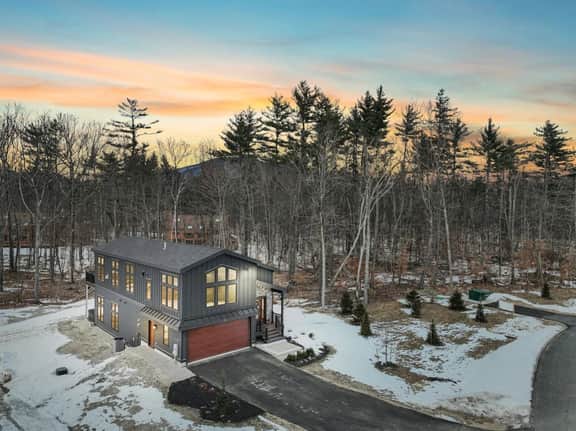 Northern Luxe | Brand New, Views, Hot tub, Games - Image 2
