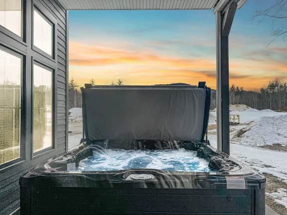 Northern Luxe | Brand New, Views, Hot tub, Games - Image 4