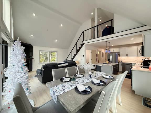 Northview Chalet | Brand New, Hot Tub, Spacious - Image 2