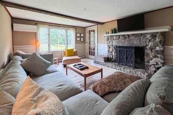 October Farm | 1810 Farmhouse set on 30+ Acres - Image 2