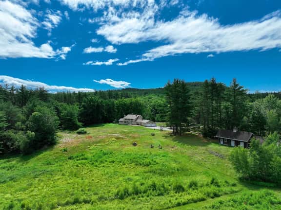 October Farm | 1810 Farmhouse set on 30+ Acres - Image 4