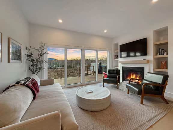 Peaks & Pines | 5 Min to Ski Resort, HotTub, Views - Image 2