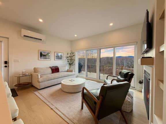 Peaks & Pines | 5 Min to Ski Resort, HotTub, Views - Image 5