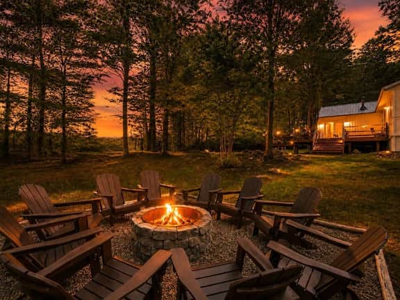 Pine Acres | 5 Bedroom, Hot Tub, Sauna, 2.5 Acres - Image 4