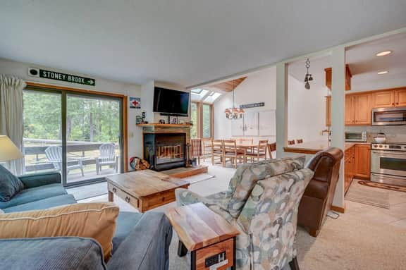 Ski-in/Ski-out Slopeside Attitash Family Home - Image 5
