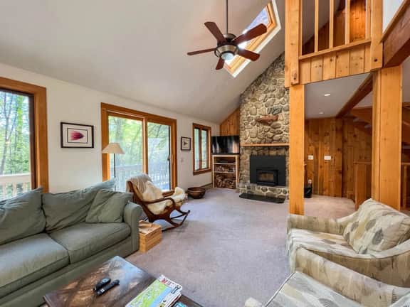 Spacious 5 Bedroom N. Conway Home | Best Location! - Image 4