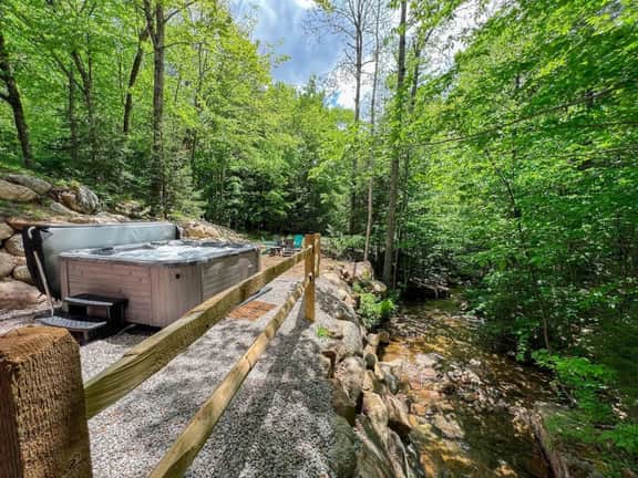 Spacious, Hot Tub, Game Room & Private Brook - Image 2