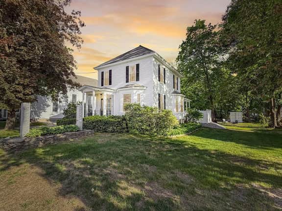 The Manor on Main | Hot Tub, Pond Access, 5 Bedrms - Image 3