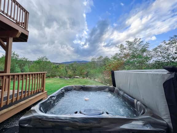 The Mountainview Escape | Luxury, Views & Hot Tub - Image 4