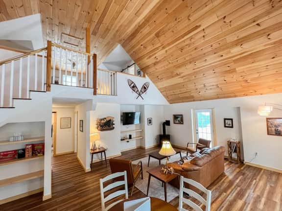 White Mountain Dream Cabin | 4 Acres  + Hot Tub - Image 2
