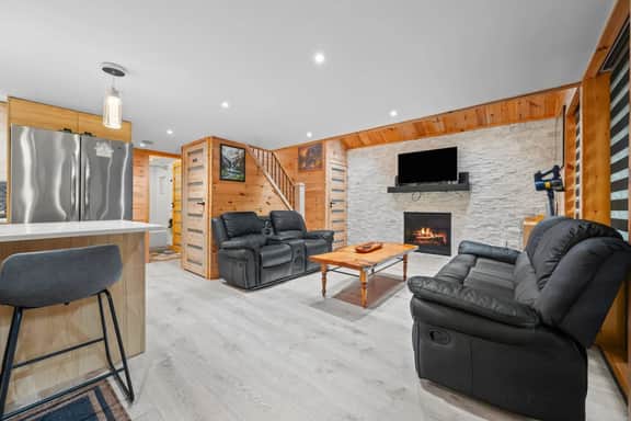 Scenic Lodge | Hot tub, Firepit, Modern, Quiet - Image 2